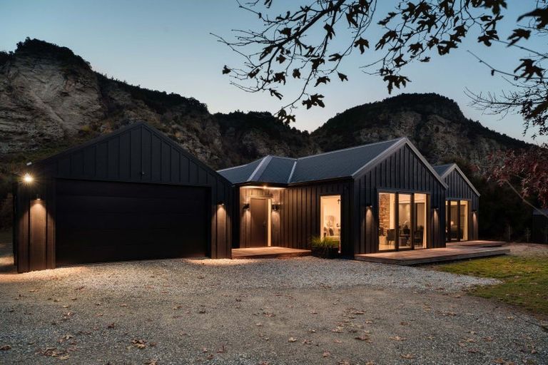 Photo of property in 10a Old Racecourse Road, Albert Town, Wanaka, 9305