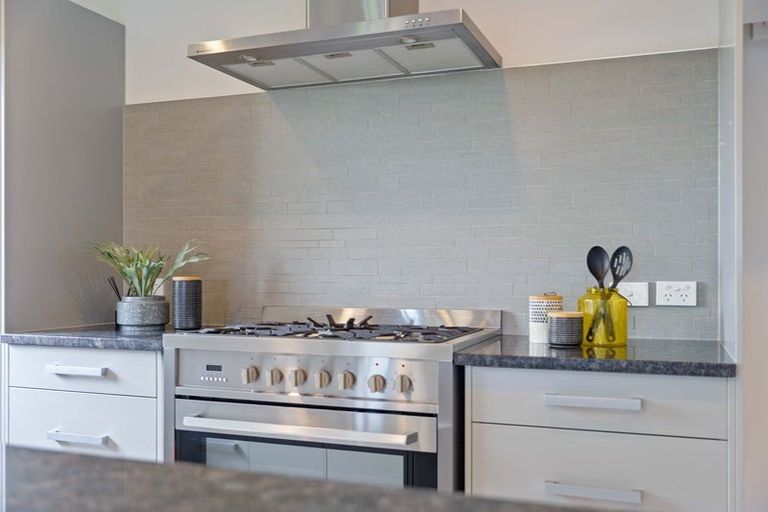 Photo of property in 7 Mahia Lane, Waikanae, 5036