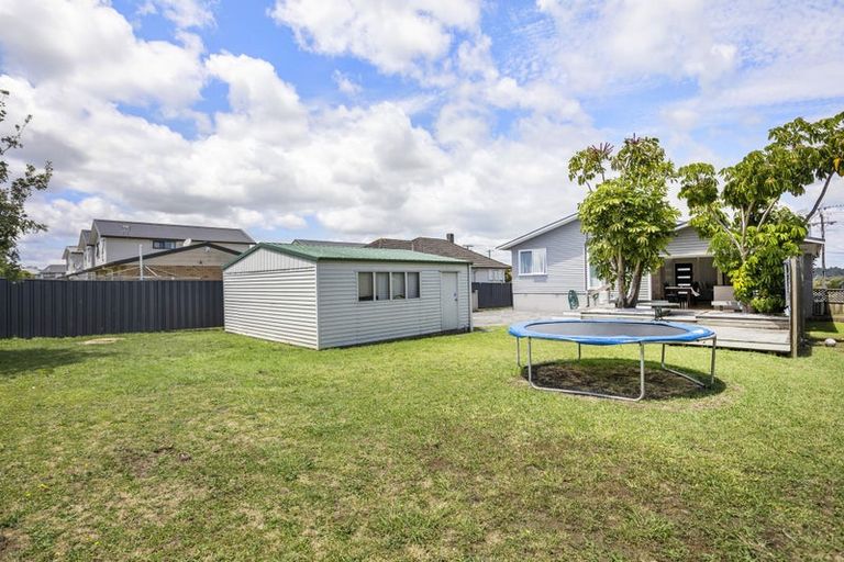 Photo of property in 18 Farnborough Crescent, Mangere, Auckland, 2022