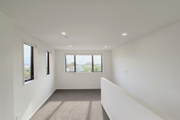 Photo of property in 7c Gulf Crest, Bucklands Beach, Auckland, 2012