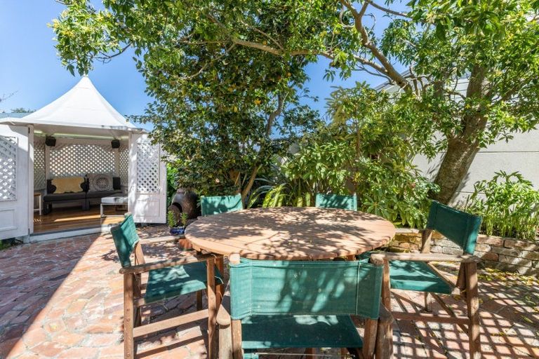 Photo of property in 2 Cobden Crescent, Bluff Hill, Napier, 4110