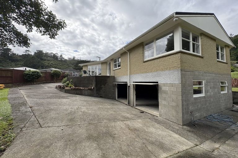 Photo of property in 56 Kamahi Street, Stokes Valley, Lower Hutt, 5019