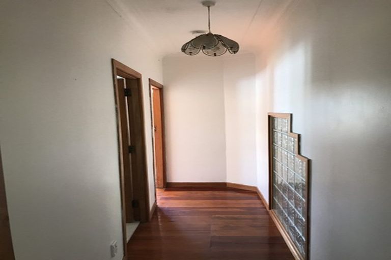 Photo of property in 21 Oteha Valley Road, Northcross, Auckland, 0632