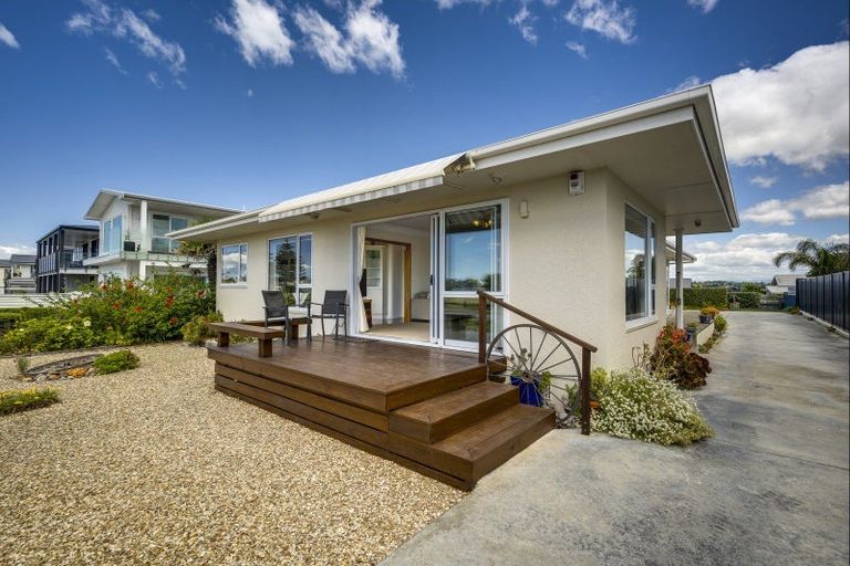 Photo of property in 18 The Esplanade, Westshore, Napier, 4110