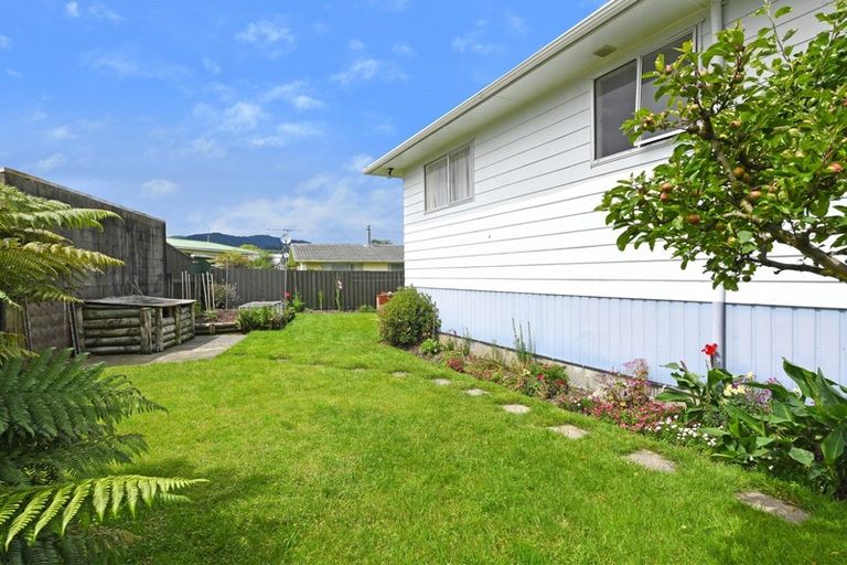 Photo of property in 19 Haylock Grove, Totara Park, Upper Hutt, 5018