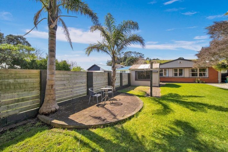 Photo of property in 72 Pioneer Road, Moturoa, New Plymouth, 4310