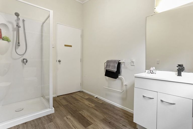 Photo of property in 30 Wood Bay Road, Titirangi, Auckland, 0604