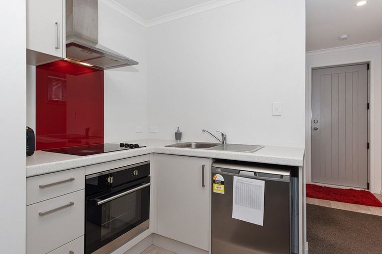 Photo of property in 2/28 Hunter Street, Hamilton Lake, Hamilton, 3204