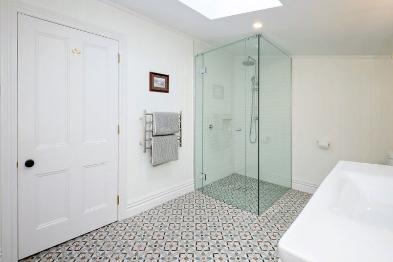 Photo of property in 13 Lincoln Road, Bluff Hill, Napier, 4110