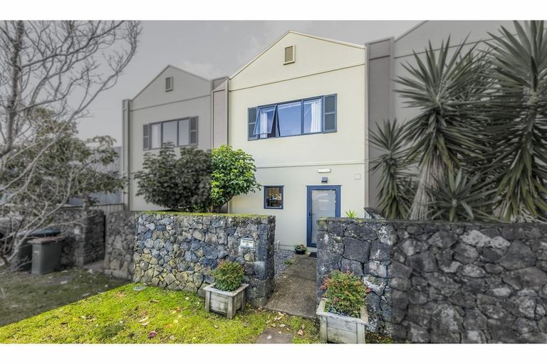 Photo of property in 5j Dryden Place, Mount Wellington, Auckland, 1051