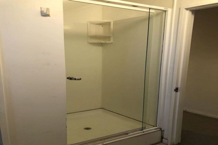 Photo of property in 37 Sunset Road, Totara Vale, Auckland, 0632