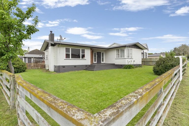 Photo of property in 15 Fox Street, Woodville, 4920