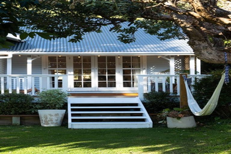 Photo of property in 265 Muritai Road, Eastbourne, Lower Hutt, 5013