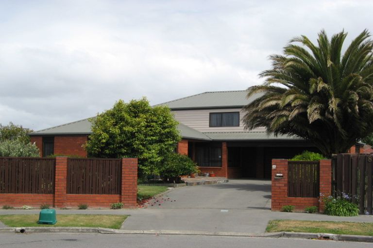 Photo of property in 10 Gatonby Place, Avonhead, Christchurch, 8042