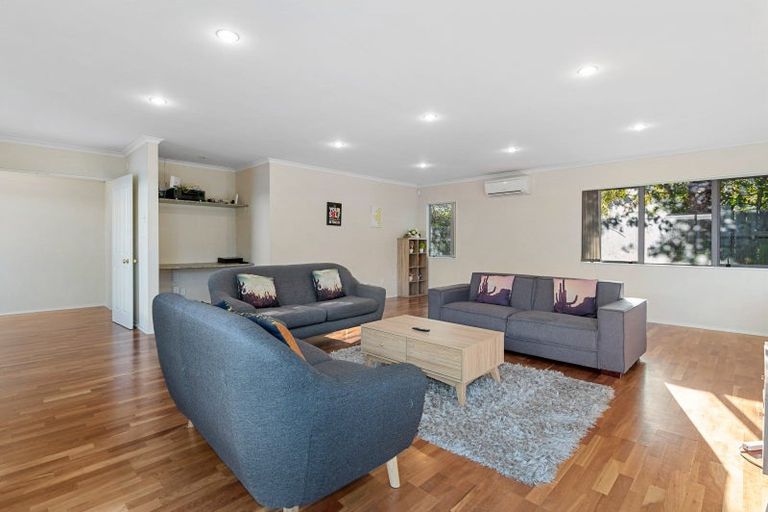 Photo of property in 16 Capricorn Place, Kawaha Point, Rotorua, 3010