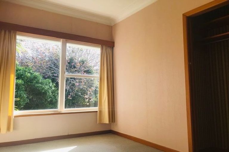 Photo of property in 314 East Coast Road, Forrest Hill, Auckland, 0620