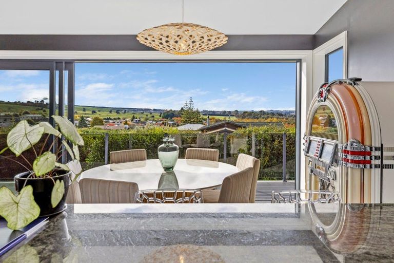 Photo of property in 2 Scenic Heights, Acacia Bay, Taupo, 3330