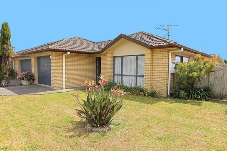 Photo of property in 1 Belcoo Crescent, East Tamaki, Auckland, 2013