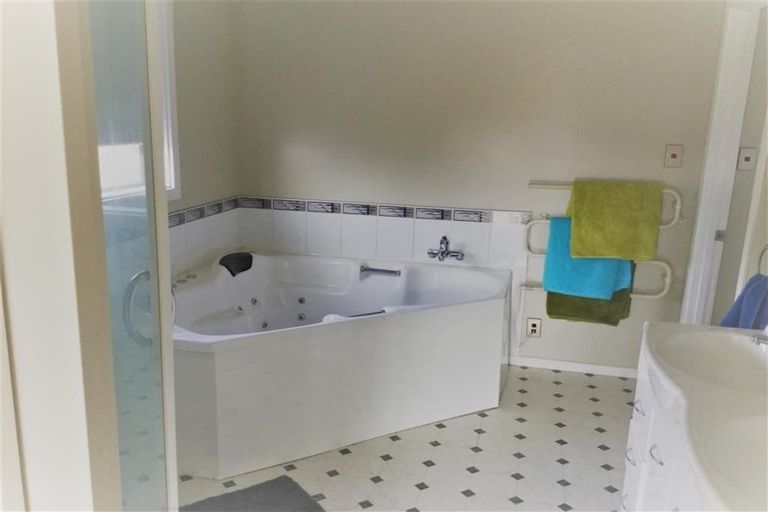 Photo of property in 20 Ash Avenue, Albert Town, Wanaka, 9305