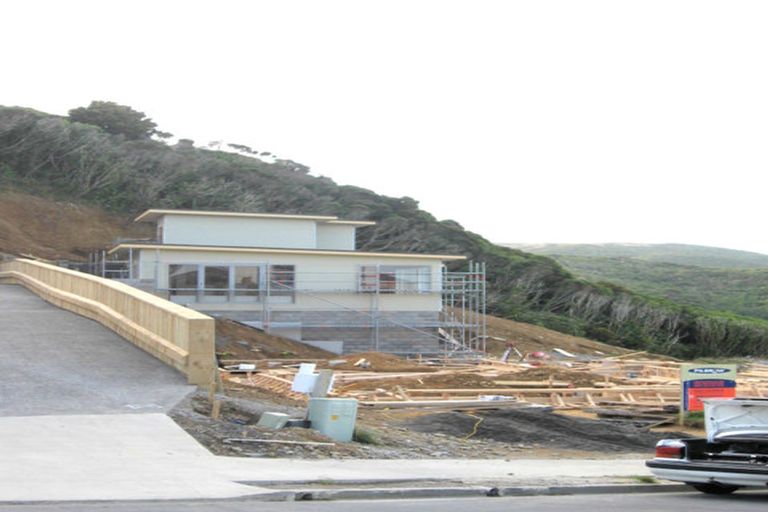 Photo of property in 29 Tamworth Crescent, Newlands, Wellington, 6037