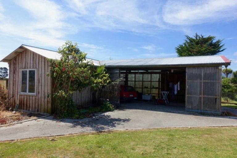 Photo of property in 27 Wharf Road, Karamea, 7893