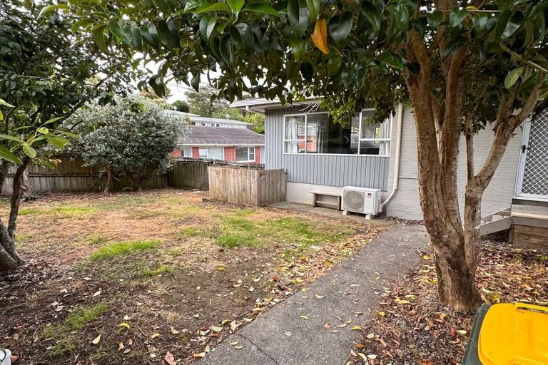 Photo of property in 2/42 Sheridan Drive, New Lynn, Auckland, 0600