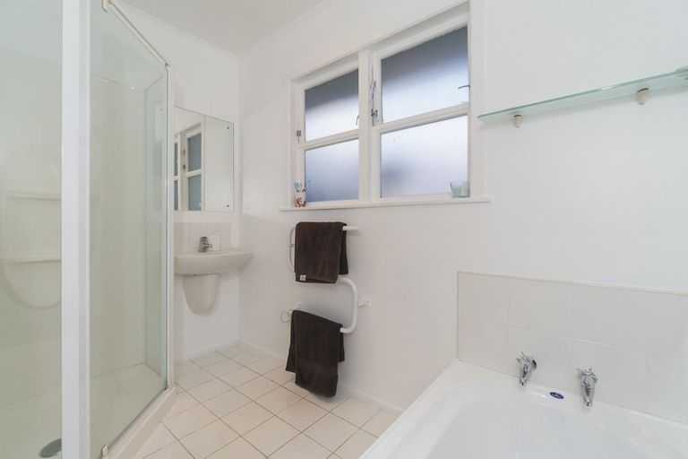 Photo of property in 36 Totara Road, Te Atatu Peninsula, Auckland, 0610