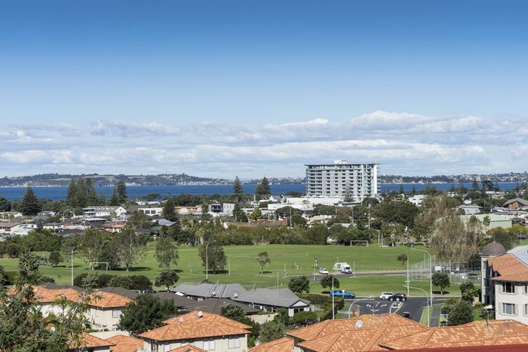 Photo of property in 3 Orewa Heights Crescent, Orewa, 0931