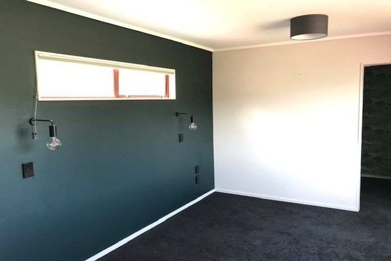 Photo of property in 111 Woodman Drive, Tawa, Wellington, 5028