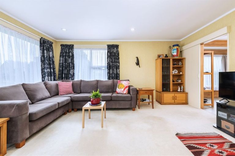 Photo of property in 17 Harmel Road, Glendene, Auckland, 0602
