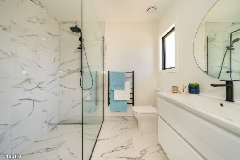 Photo of property in 45 Mount Marua Way, Timberlea, Upper Hutt, 5018