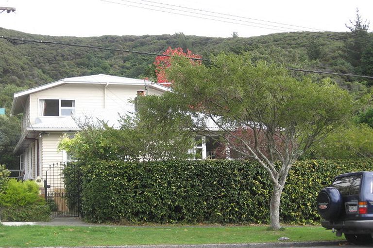 Photo of property in 38 Tawhai Street, Stokes Valley, Lower Hutt, 5019