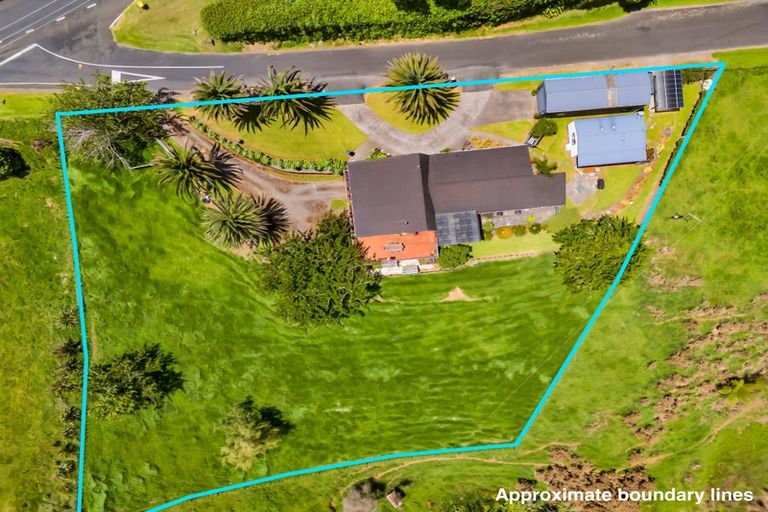 Photo of property in 2 Waireka Road, Omata, New Plymouth, 4374
