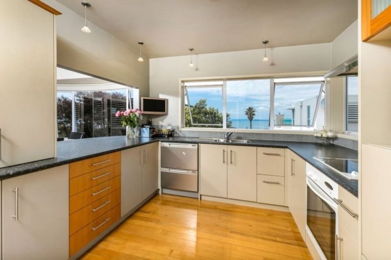 Photo of property in 2a Midway Avenue, Castor Bay, Auckland, 0620