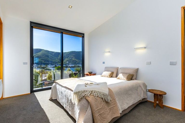 Photo of property in 324a Waikawa Road, Waikawa, Picton, 7220