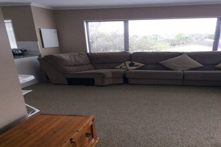 Photo of property in 14 Buisson Glade, West Harbour, Auckland, 0618