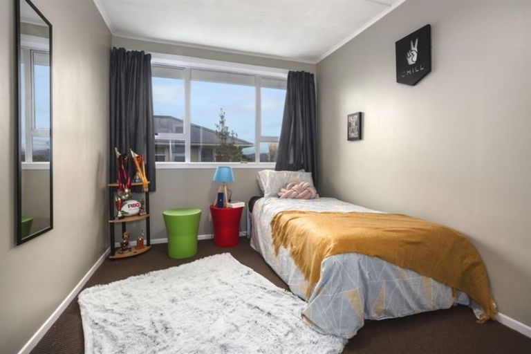 Photo of property in 32 Desert Gold Street, Ascot Park, Porirua, 5024