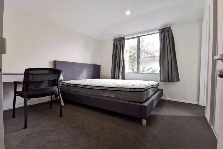 Photo of property in 1/2 Montana Avenue, Ilam, Christchurch, 8041