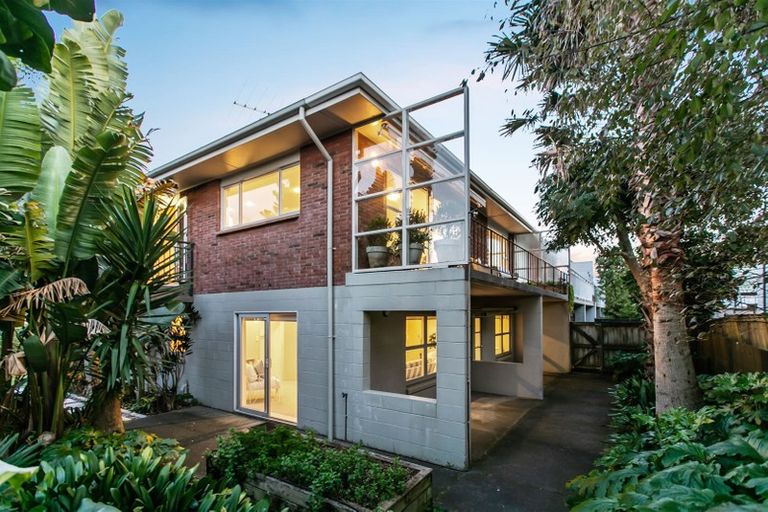 Photo of property in 3/14 Frieston Road, Milford, Auckland, 0620