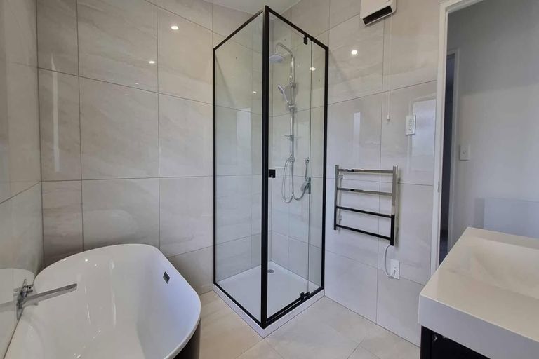 Photo of property in 77 Chichester Drive, Rosehill, Papakura, 2113