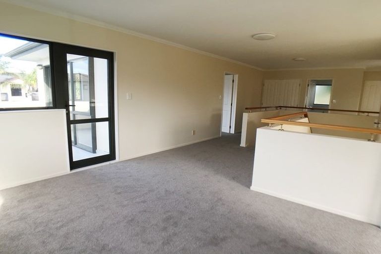 Photo of property in 32 Riverstone Road, Te Atatu Peninsula, Auckland, 0610