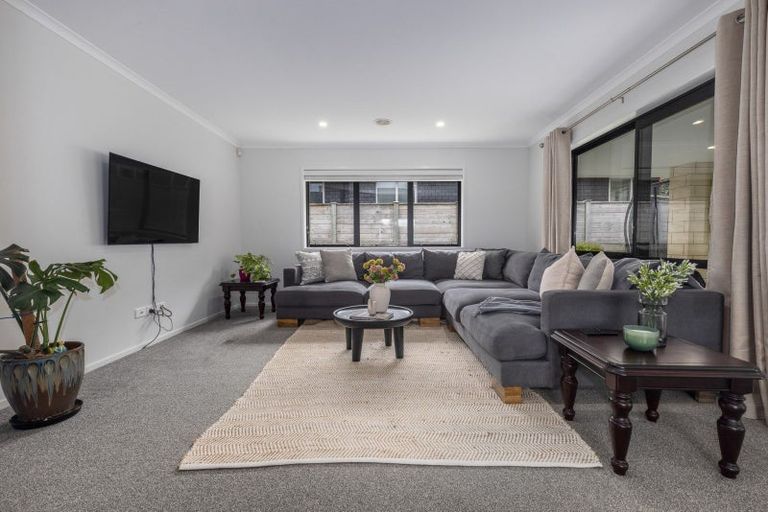 Photo of property in 28 Mooring Close, Whitby, Porirua, 5024