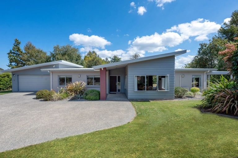 Photo of property in 7 Antonia Place, Kinloch, Taupo, 3377