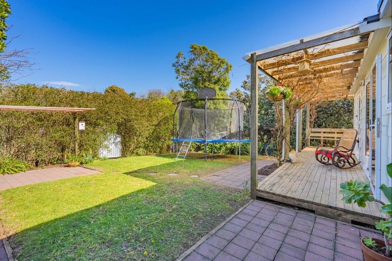 Photo of property in 17 Kaka Road, Raumati Beach, Paraparaumu, 5032