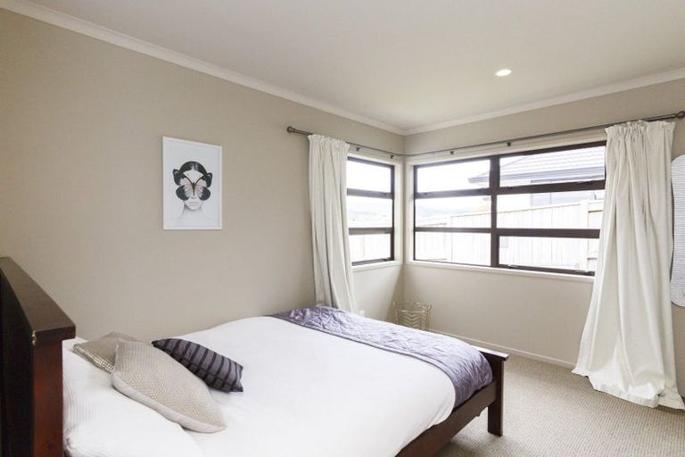 Photo of property in 28 Johnstone Drive, Fitzherbert, Palmerston North, 4410