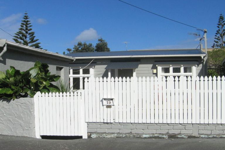 Photo of property in 19 Toru Street, Lyall Bay, Wellington, 6022
