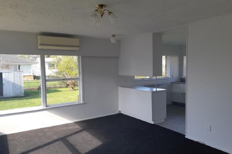 Photo of property in 2/4 Lingfield Street, Glenfield, Auckland, 0629