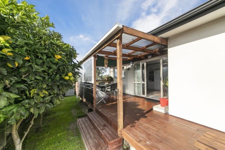 Photo of property in 87c Triangle Road, Massey, Auckland, 0614