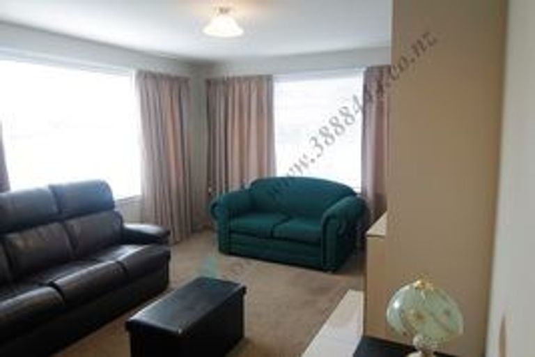 Photo of property in 98 Winters Road, Redwood, Christchurch, 8051