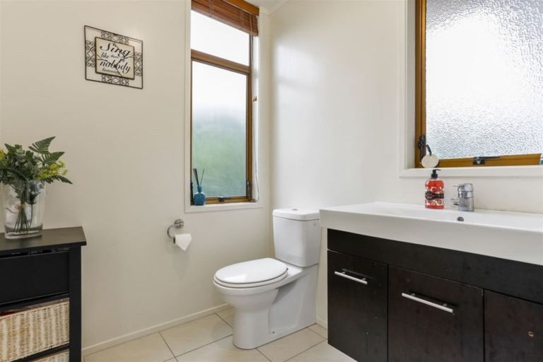 Photo of property in 2/23 Commodore Parry Road, Castor Bay, Auckland, 0620
